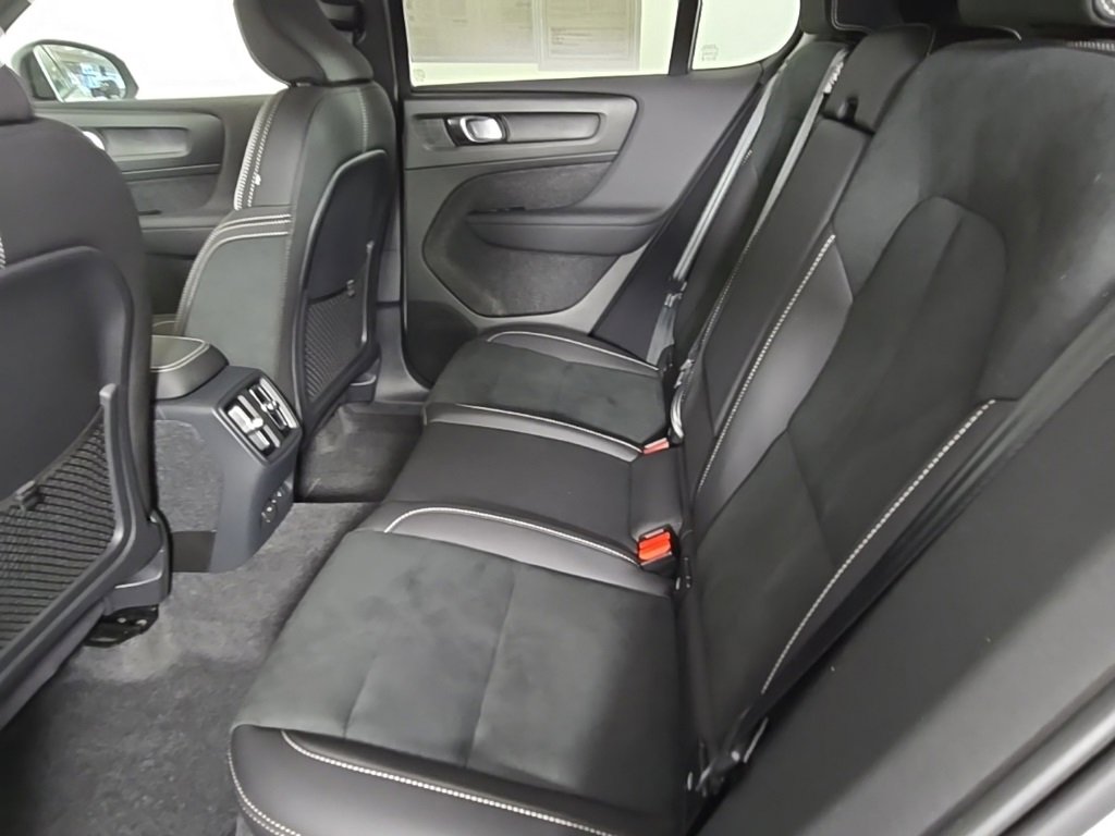 Certified 2023 Volvo C40 P8 Recharge Ultimate image 19