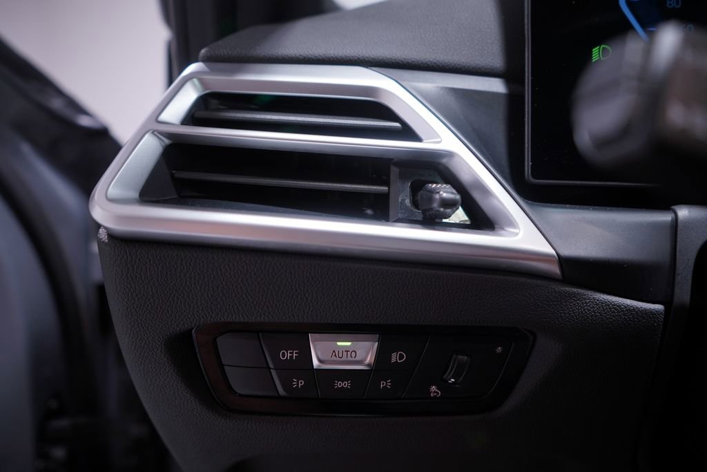 Used 2025 BMW 330i xDrive Sedan image 19