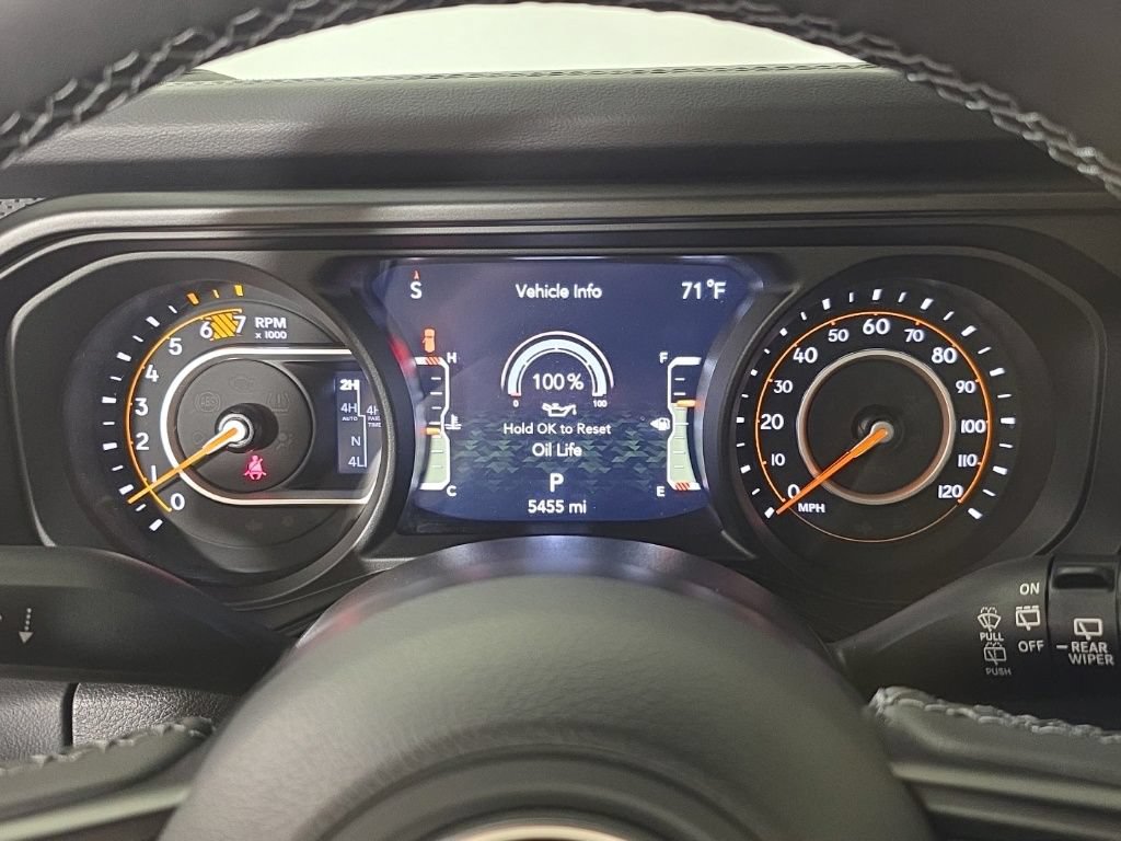 Certified 2025 Jeep Wrangler Unlimited Rubicon AWD/4WD image 27