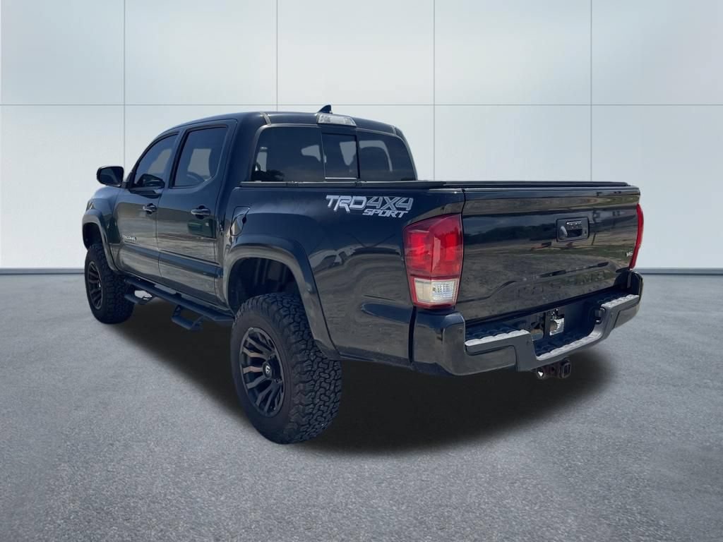 Used 2017 Toyota Tacoma TRD Sport w/ Premium & Technology Package AWD/4WD image 3