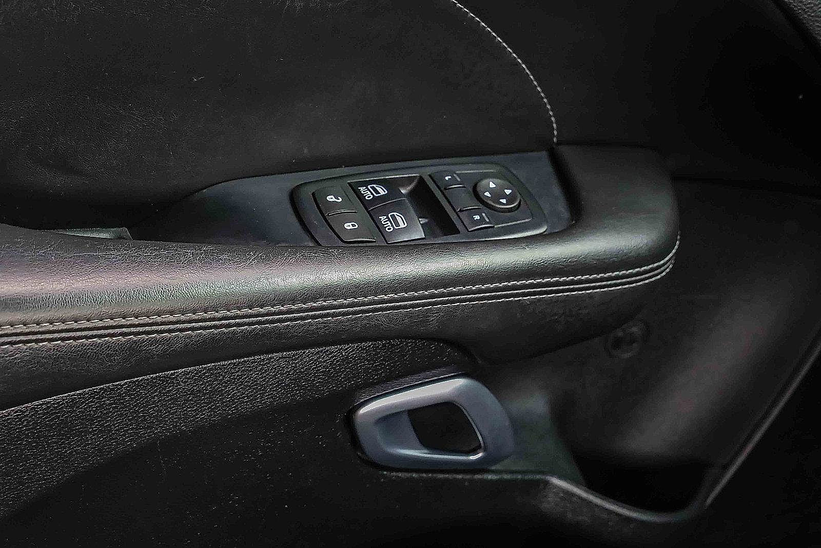 Used 2016 Dodge Challenger R/T Scat Pack w/ Leather Interior Group image 15