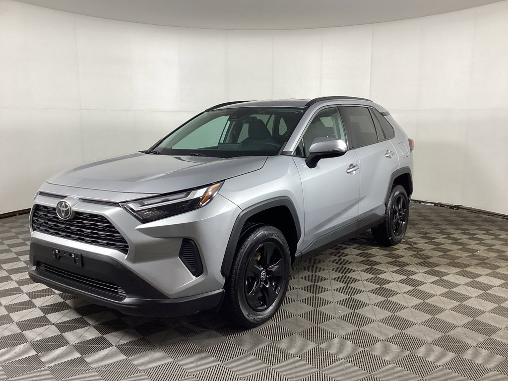 Used 2022 Toyota RAV4 XLE AWD/4WD image 5