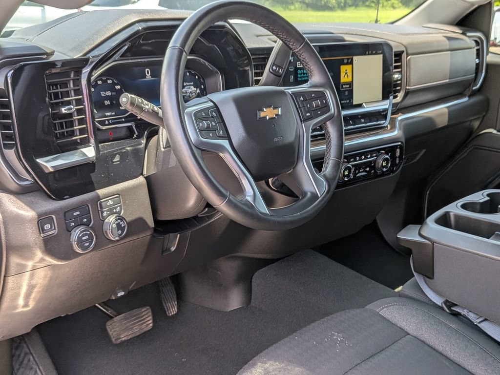 Used 2024 Chevrolet Silverado 1500 LT AWD/4WD image 31