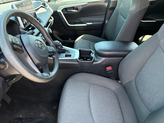 Used 2025 Toyota RAV4 XLE AWD/4WD image 11