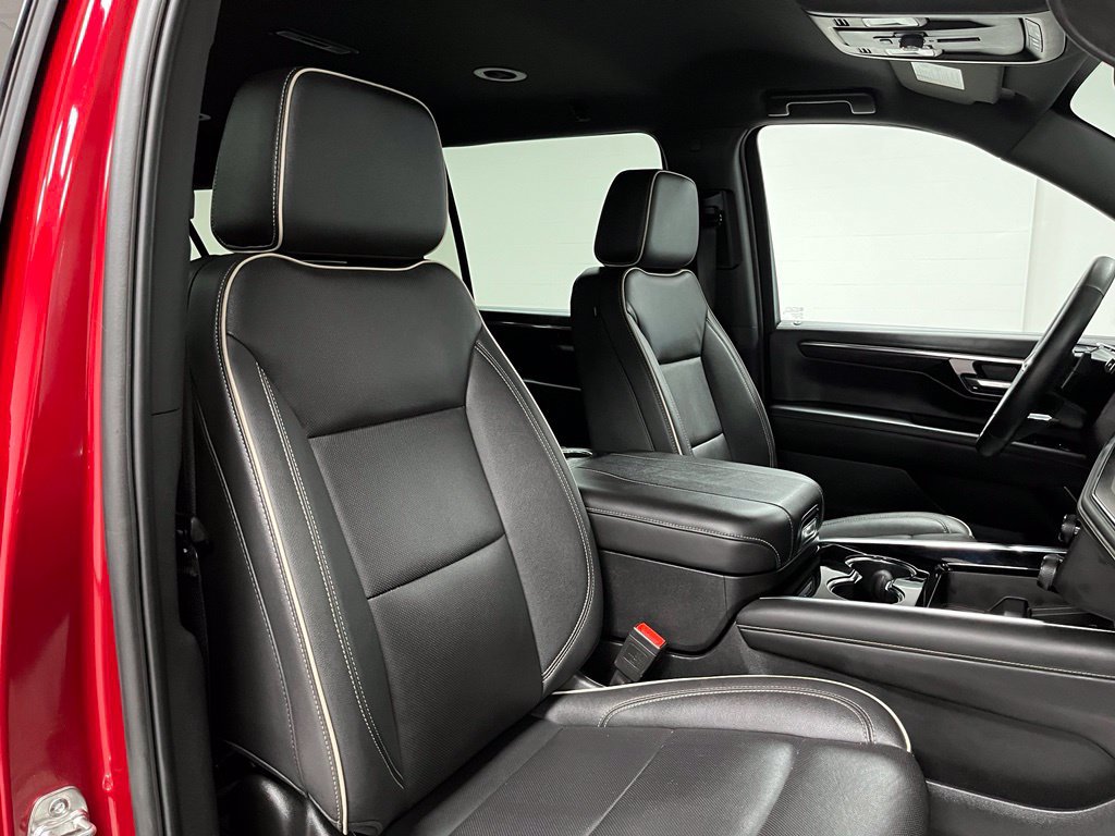 Used 2025 Chevrolet Suburban Premier AWD/4WD image 60