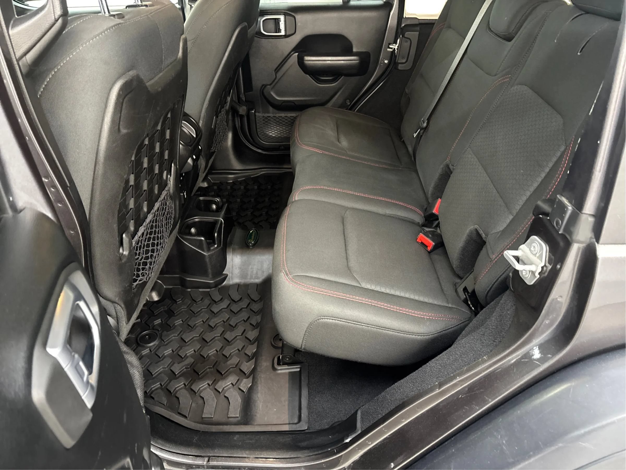 Used 2019 Jeep Wrangler Unlimited Rubicon w/ LED Lighting Group AWD/4WD image 14