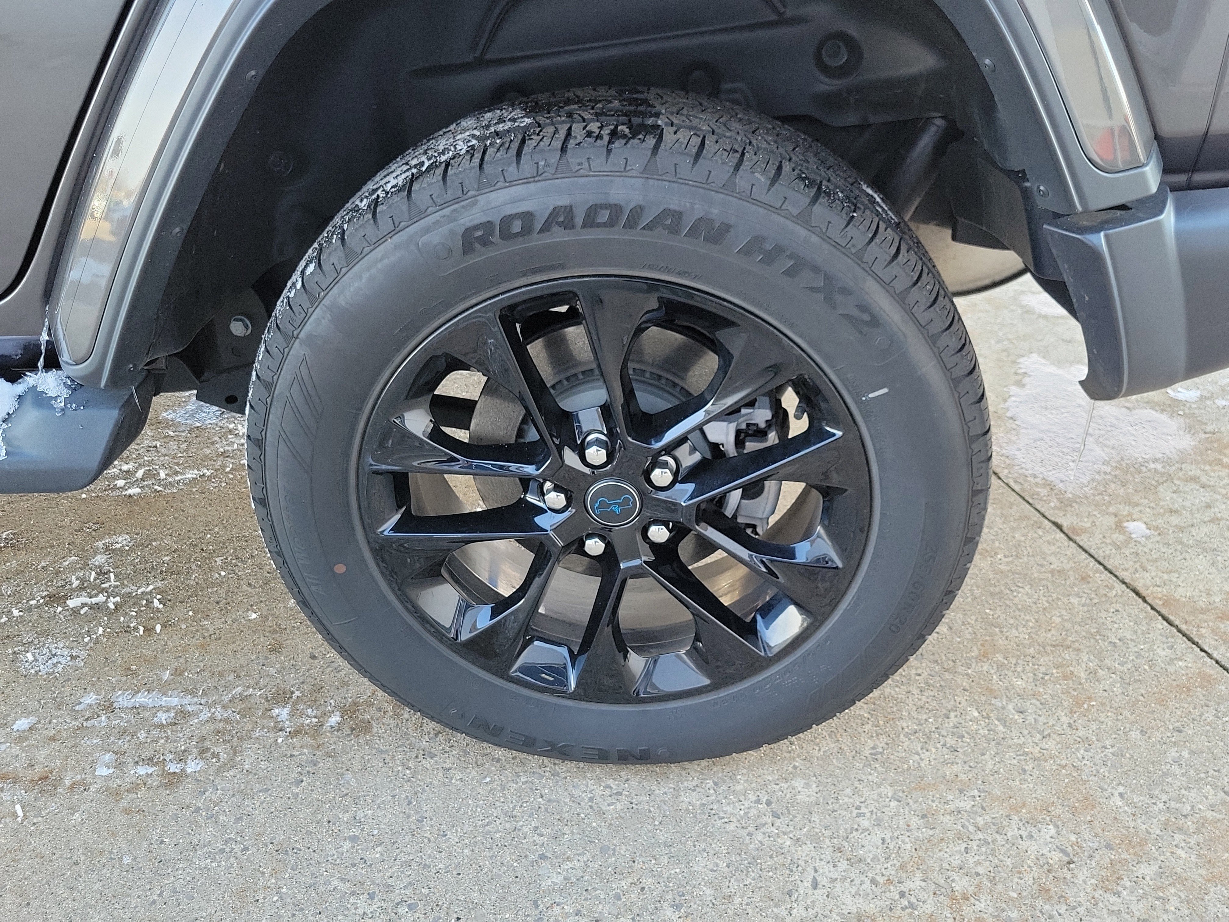 Used 2025 Jeep Wrangler Unlimited Sahara image 5