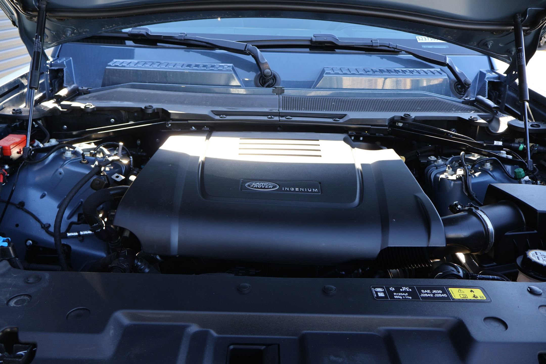 Used 2025 Land Rover Defender 110 S image 30