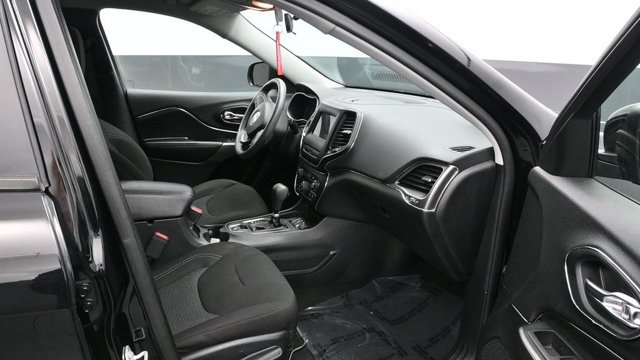 Used 2020 Jeep Cherokee Latitude FWD image 10