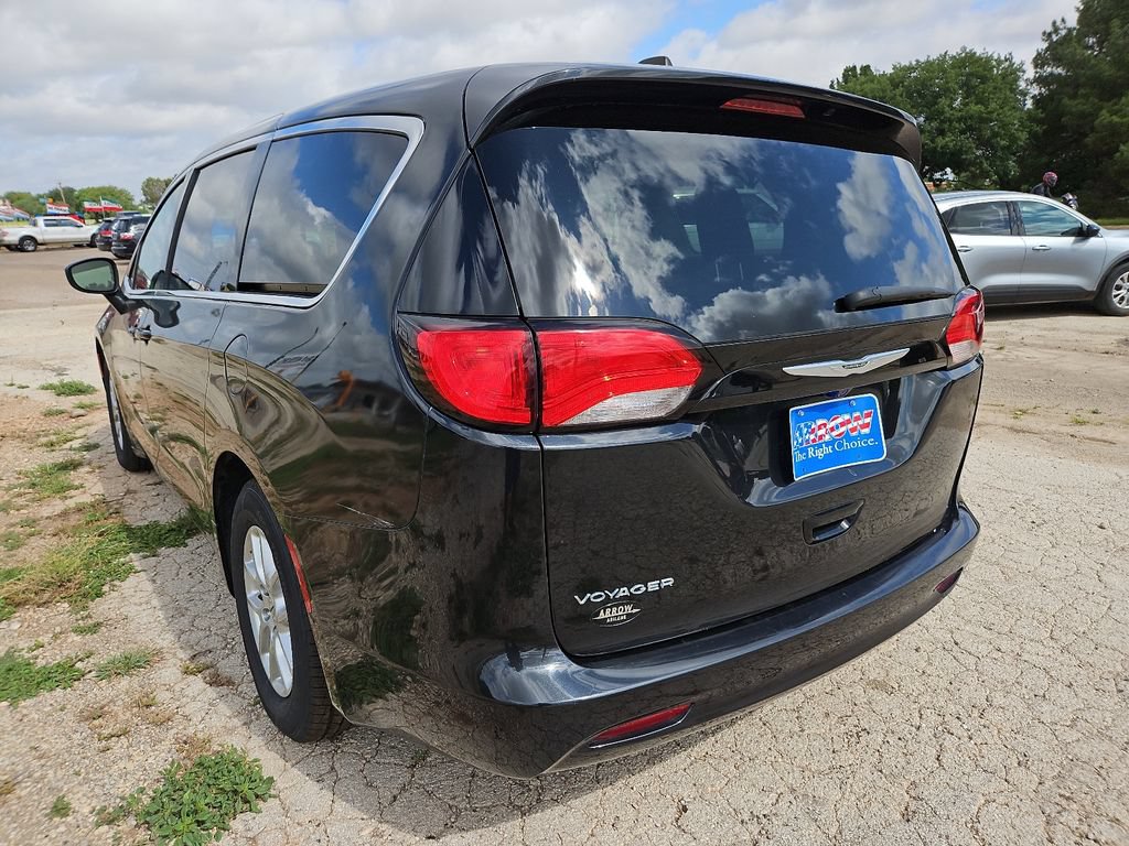 Used 2023 Chrysler Voyager LX FWD image 8