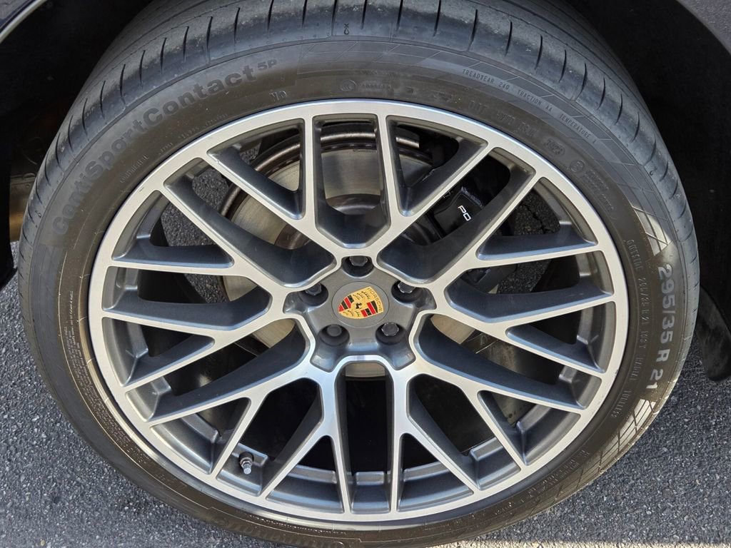 Used 2020 Porsche Macan w/ Premium Package Plus AWD/4WD image 11