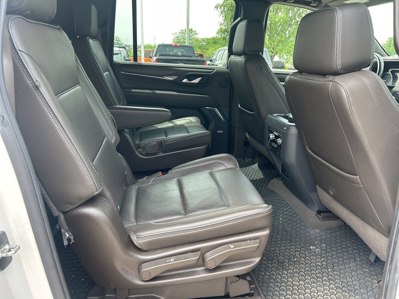 Used 2021 GMC Yukon XL Denali AWD/4WD image 14