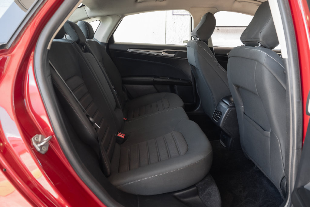 Used 2020 Ford Fusion SE FWD image 41