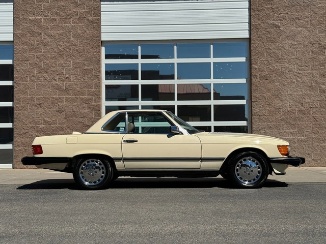 Used 1987 Mercedes-Benz 560 SL image 3