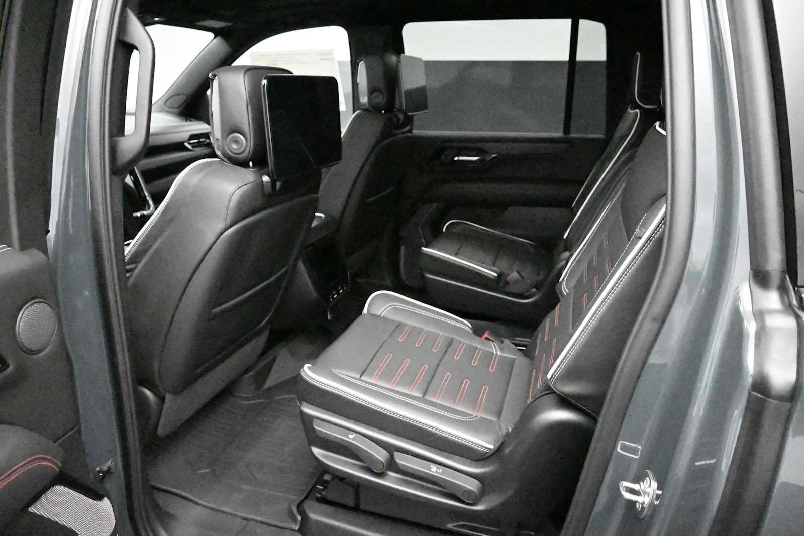 New 2026 GMC Yukon XL AT4 Ultimate w/ LPO, Floor Liner Package AWD/4WD image 24