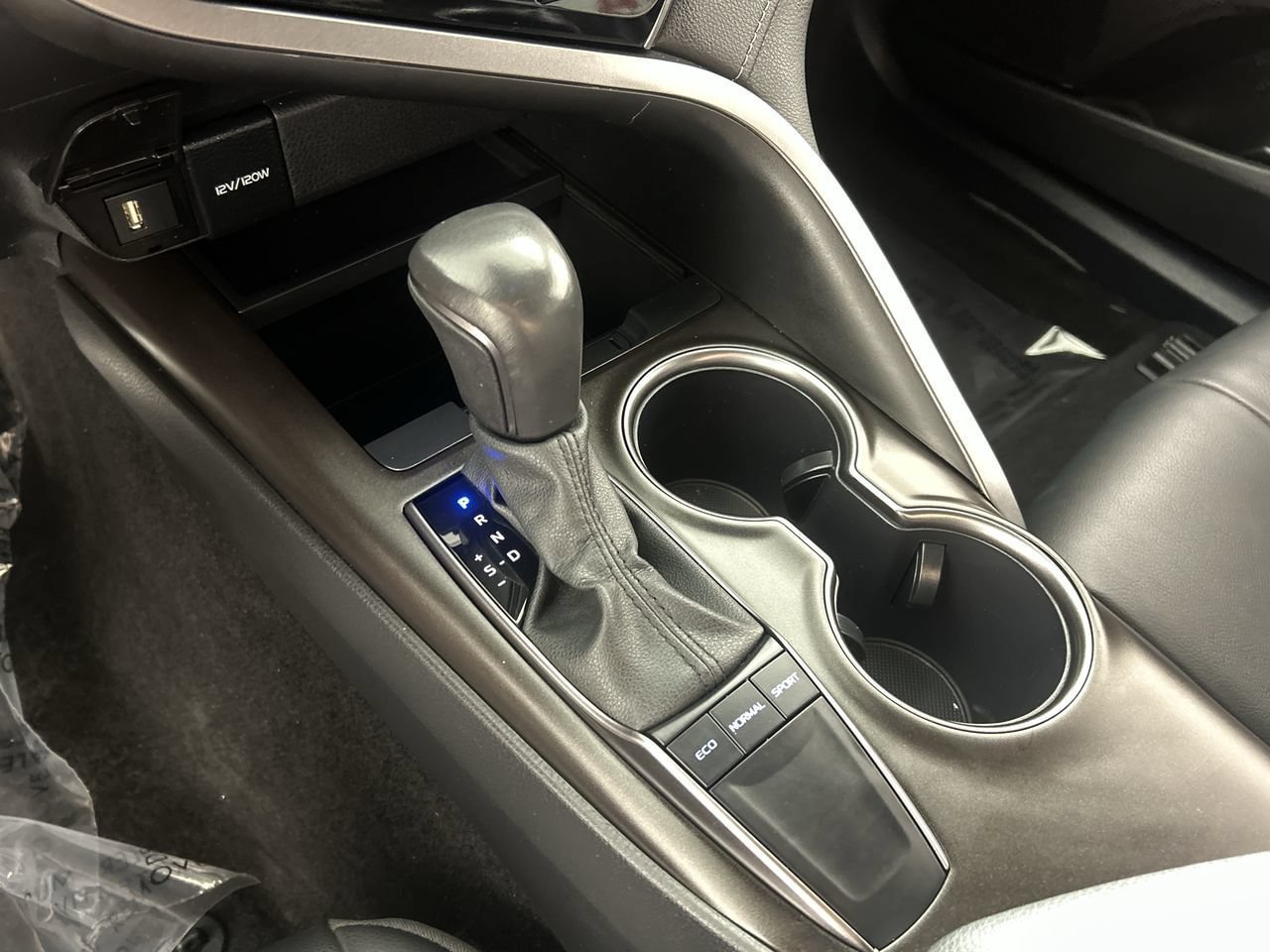 Used 2024 Toyota Camry SE w/ Convenience Package FWD image 17