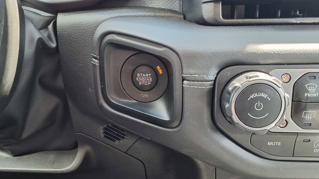 Used 2025 Jeep Wrangler Sahara image 27