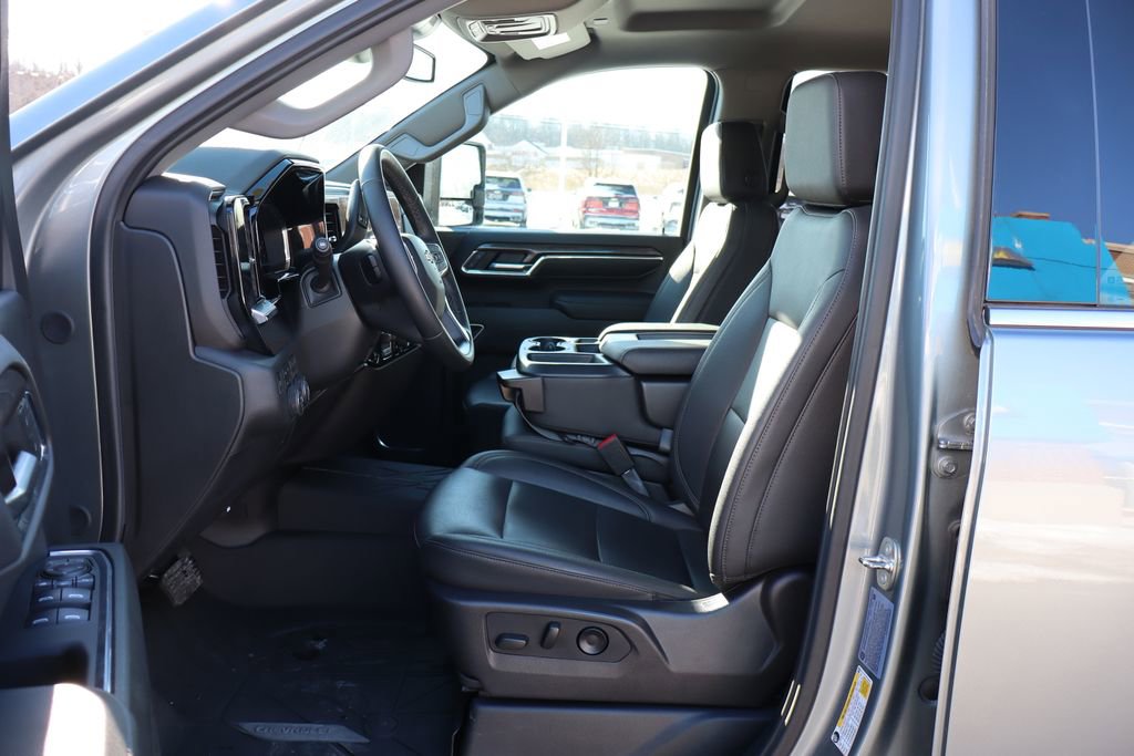 Used 2024 Chevrolet Silverado 3500 LTZ image 14
