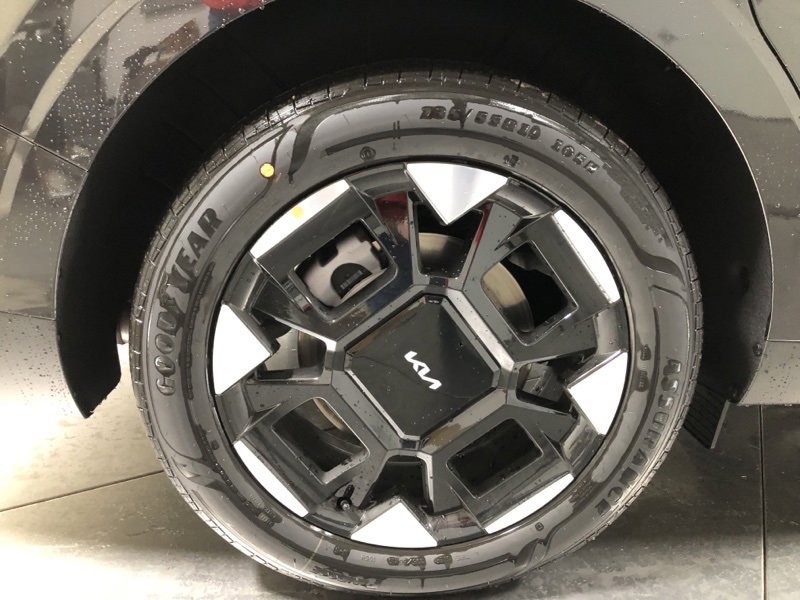 New 2026 Kia Carnival EX image 11