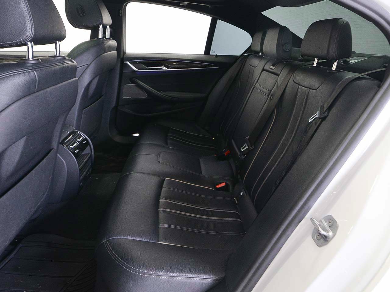 Used 2021 BMW 530i w/ Premium Package RWD image 11