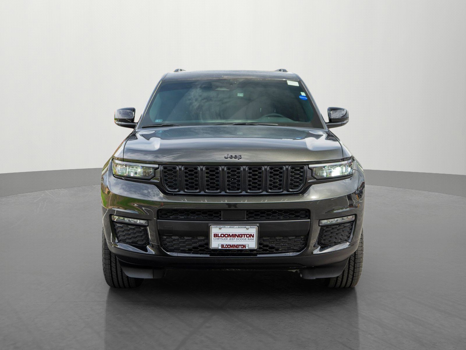 Used 2024 Jeep Grand Cherokee L Limited w/ Black Appearance Package AWD/4WD image 2