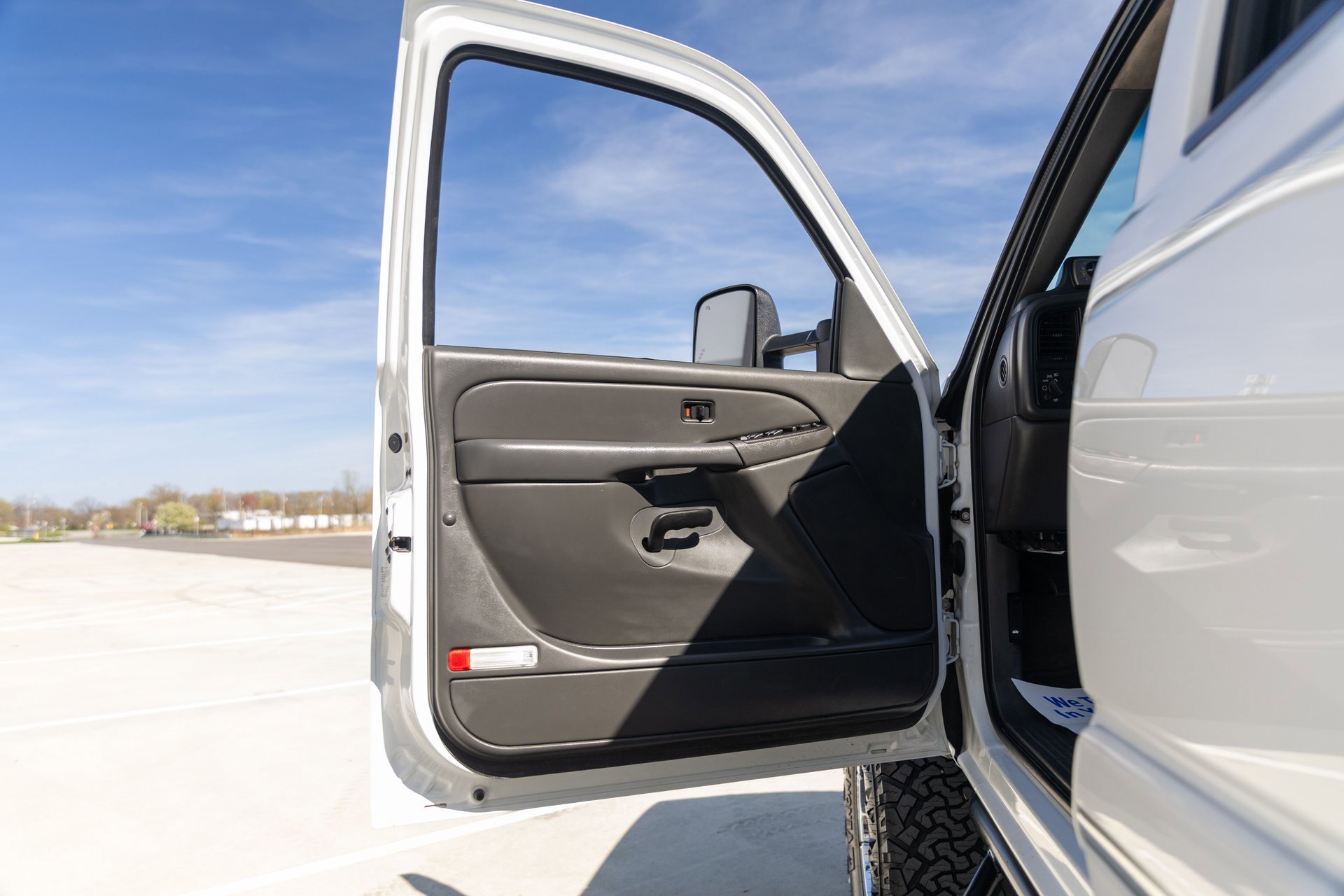 Used 2006 Chevrolet Silverado 2500 LT w/ Heavy-Duty Power Package image 32