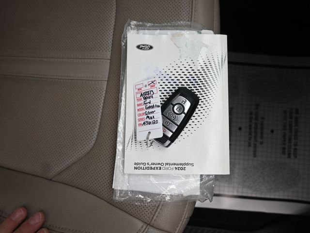 Used 2024 Ford Expedition Max Limited image 15