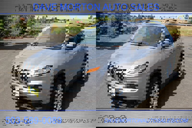 Used 2018 Jeep Cherokee Latitude Plus w/ Cold Weather Group image 2