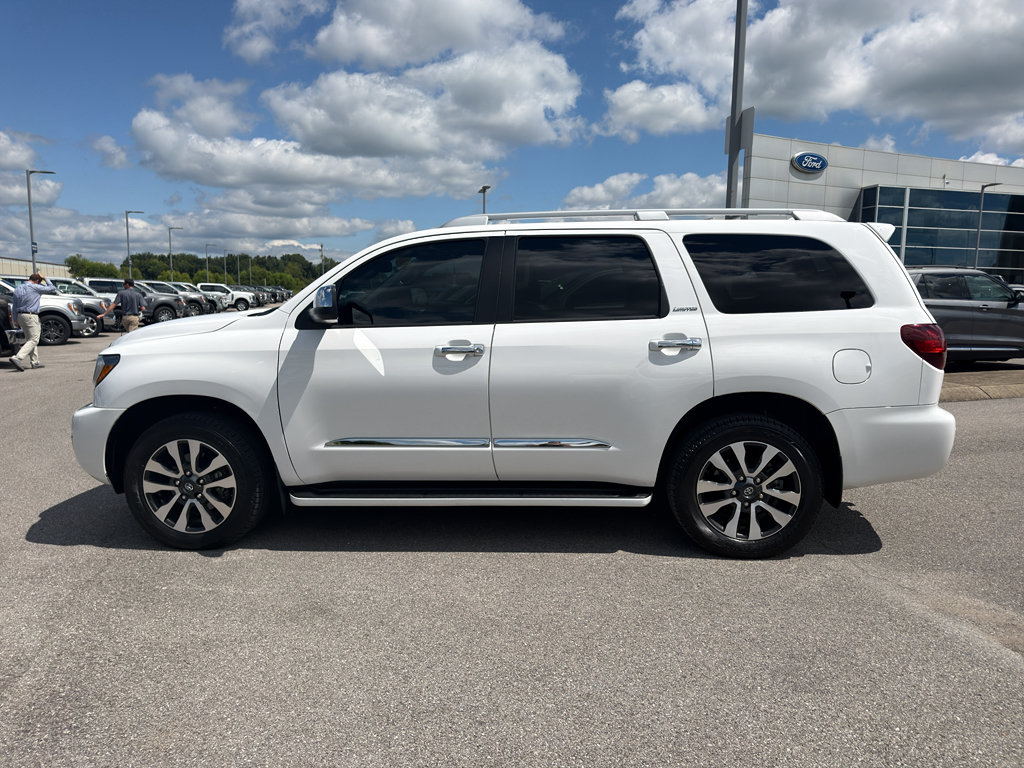 Used 2021 Toyota Sequoia Limited w/ Safety & Convenience Package AWD/4WD image 5