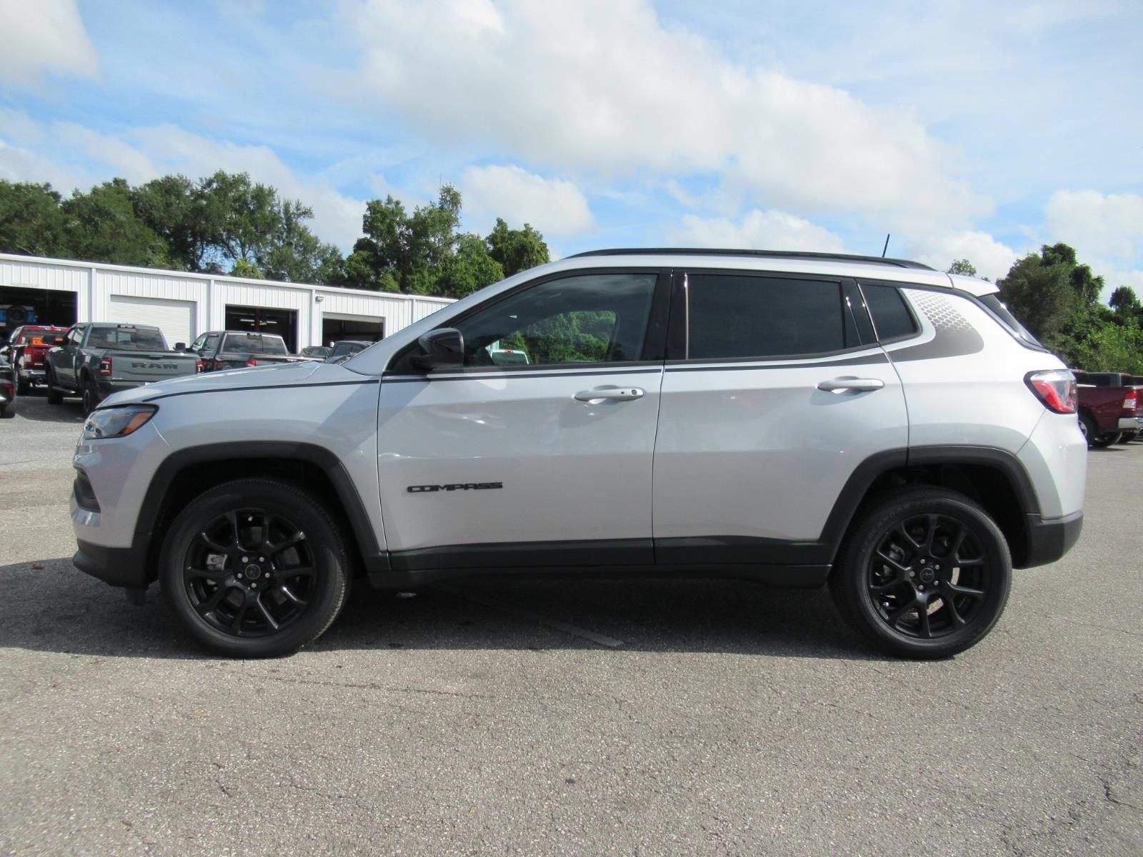 New 2026 Jeep Compass Latitude AWD/4WD image 4