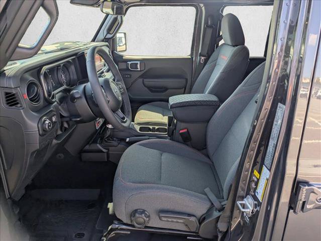 Used 2025 Jeep Gladiator Rubicon w/ Convenience Group AWD/4WD image 14