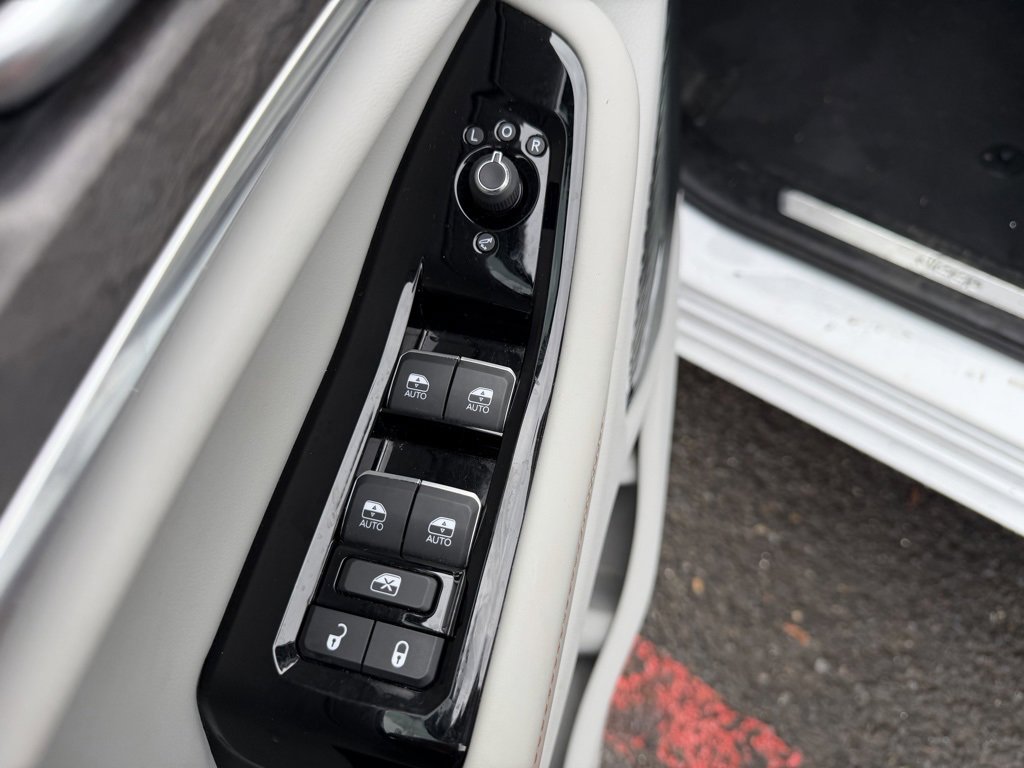 Used 2023 Jeep Grand Cherokee Overland w/ Adv Protech Group III image 13