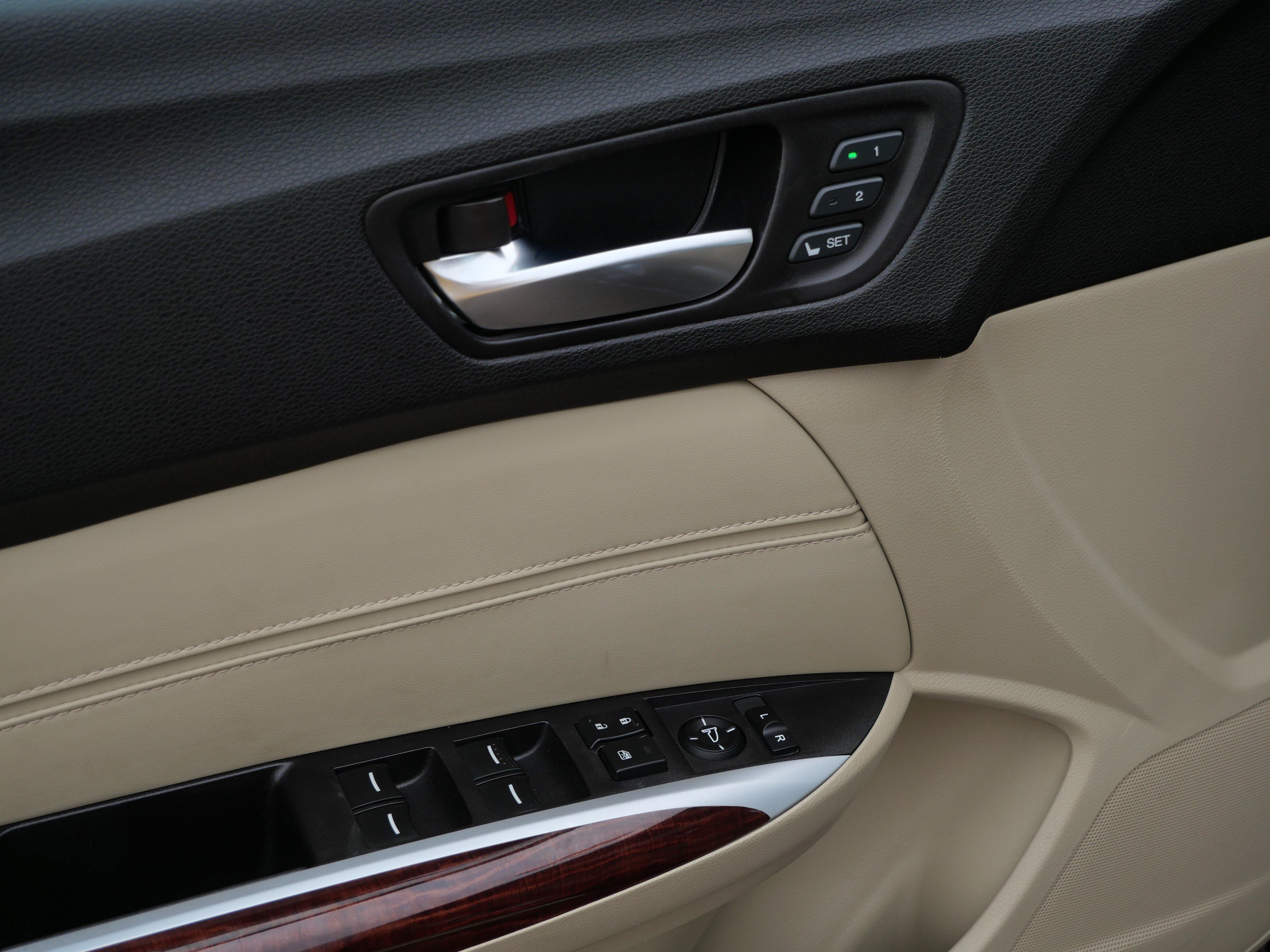 Used 2015 Acura TLX w/ Technology Package FWD image 20