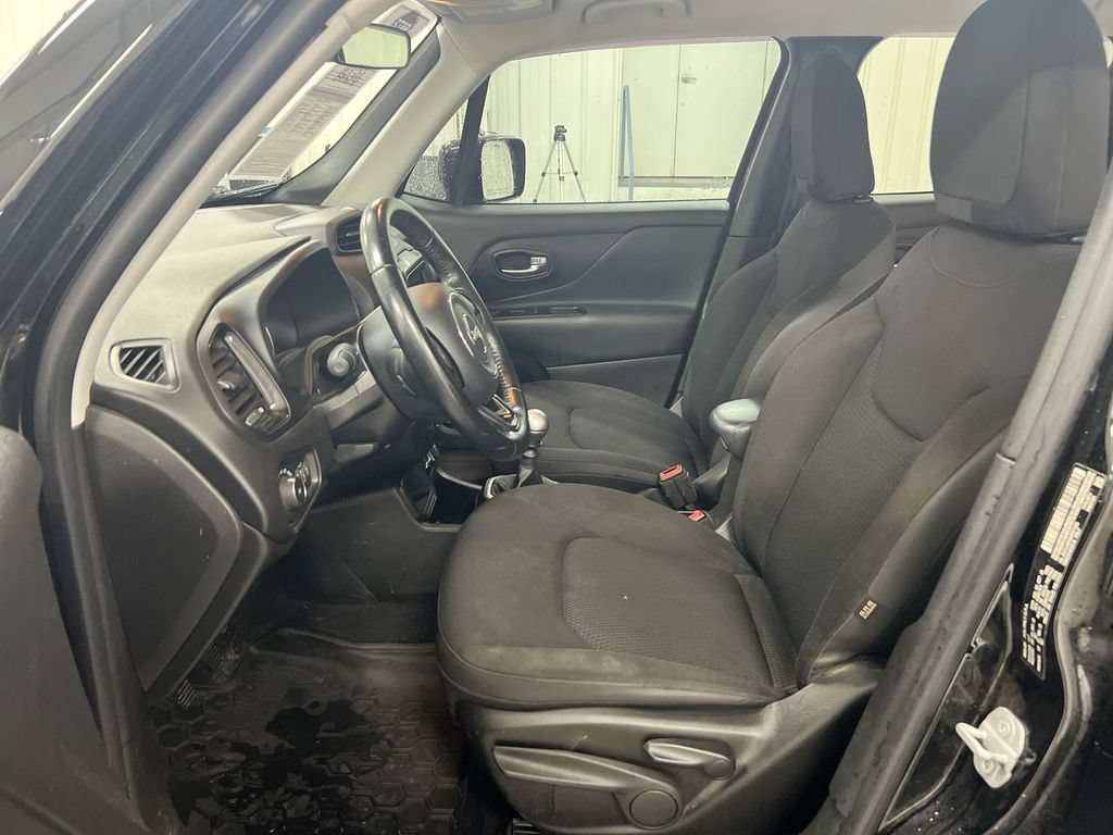 Used 2018 Jeep Renegade Altitude FWD image 19
