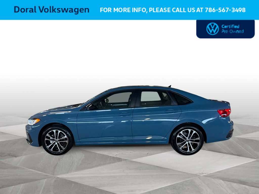 Used 2025 Volkswagen Jetta Sport image 5
