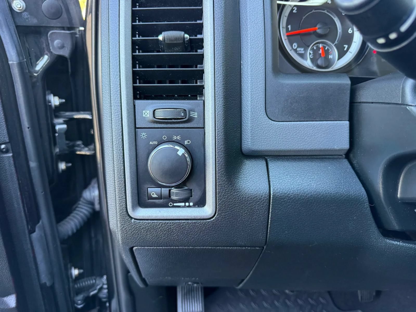 Used 2018 RAM 3500 Tradesman w/ Chrome Appearance Group AWD/4WD image 19