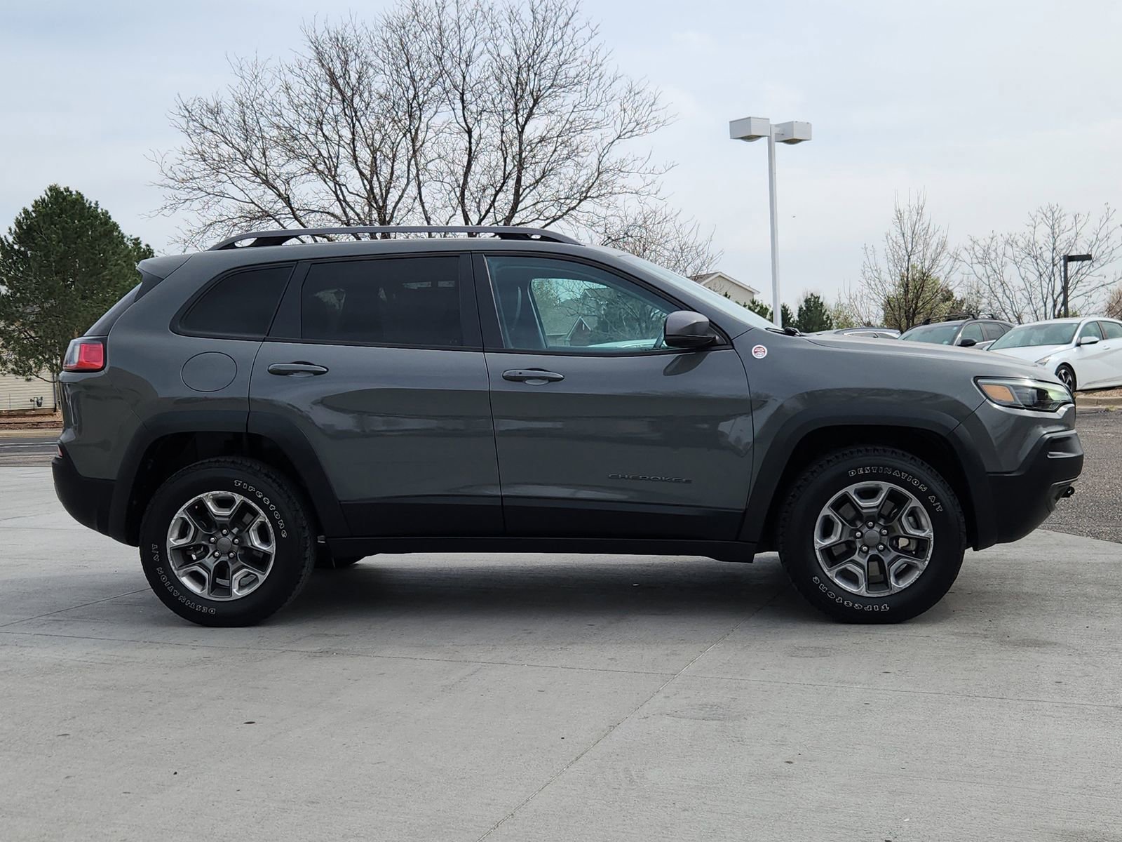 Used 2019 Jeep Cherokee Trailhawk w/ Comfort/Convenience Group AWD/4WD image 6