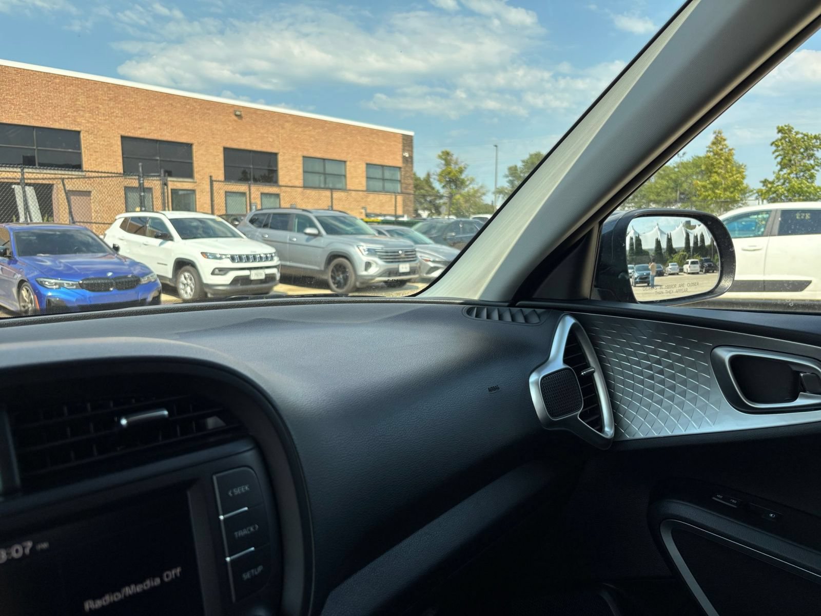 Used 2025 Kia Soul LX w/ LX Technology Package FWD image 32