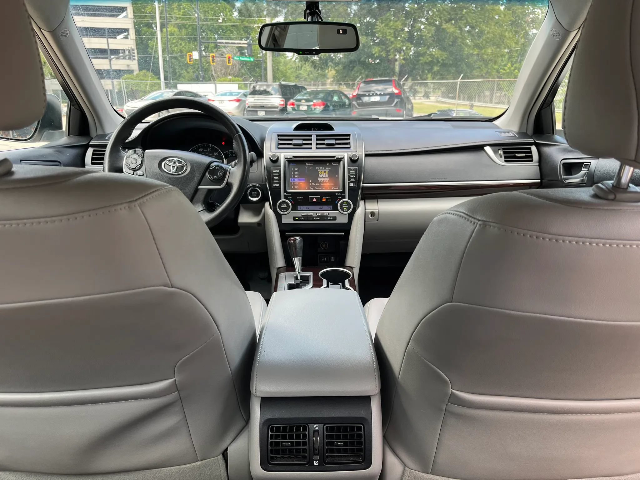 Used 2014 Toyota Camry XLE FWD image 11