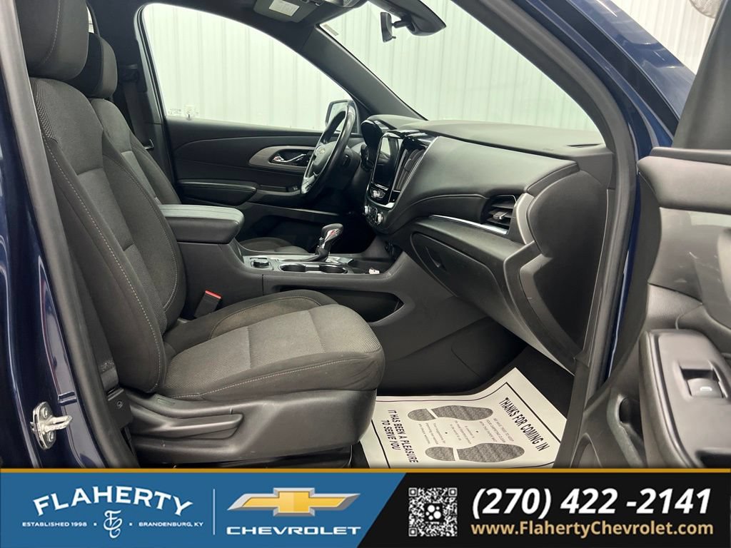 Used 2022 Chevrolet Traverse LT FWD image 15
