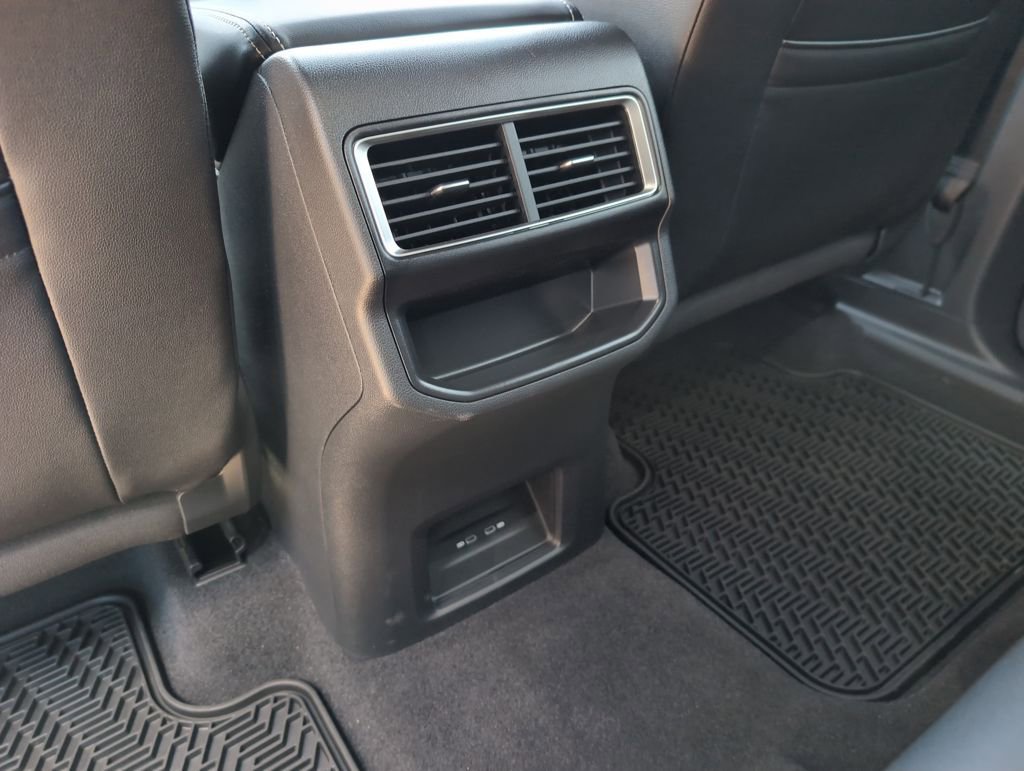 Used 2025 Volkswagen Atlas Cross Sport SE image 12