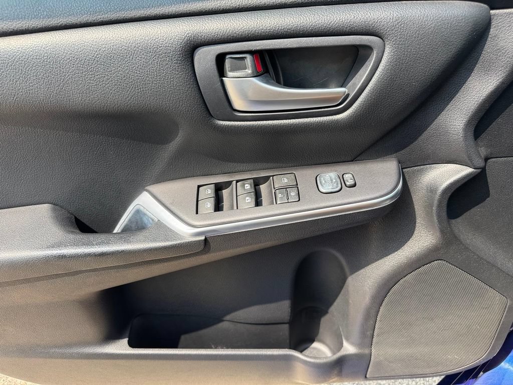 Used 2015 Toyota Camry SE w/ Moonroof Package FWD image 15