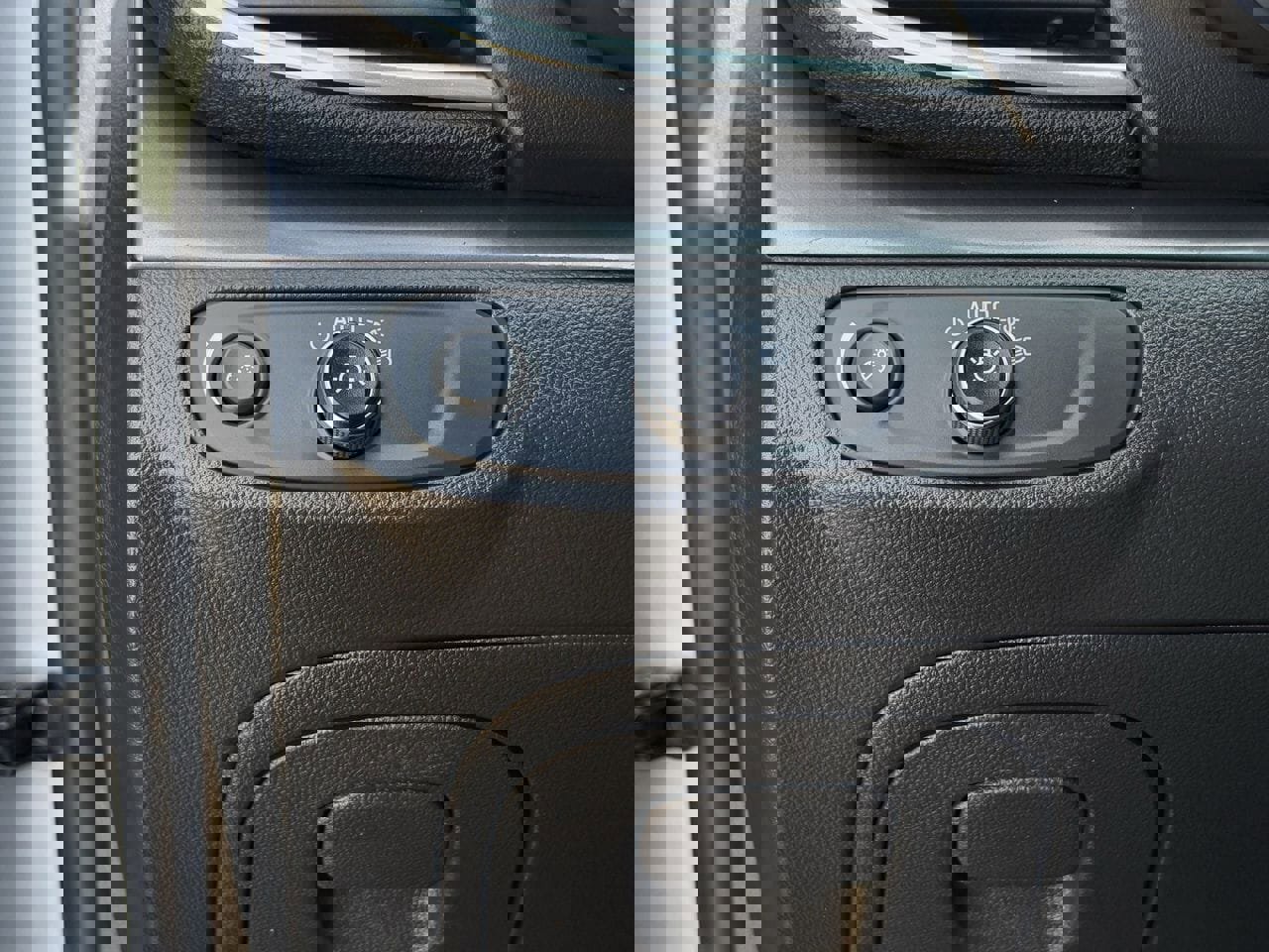 Used 2021 Buick Encore Preferred w/ Safety Package image 22