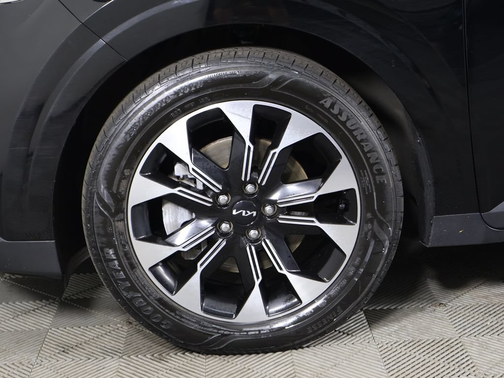 Certified 2024 Kia Carnival EX FWD image 24