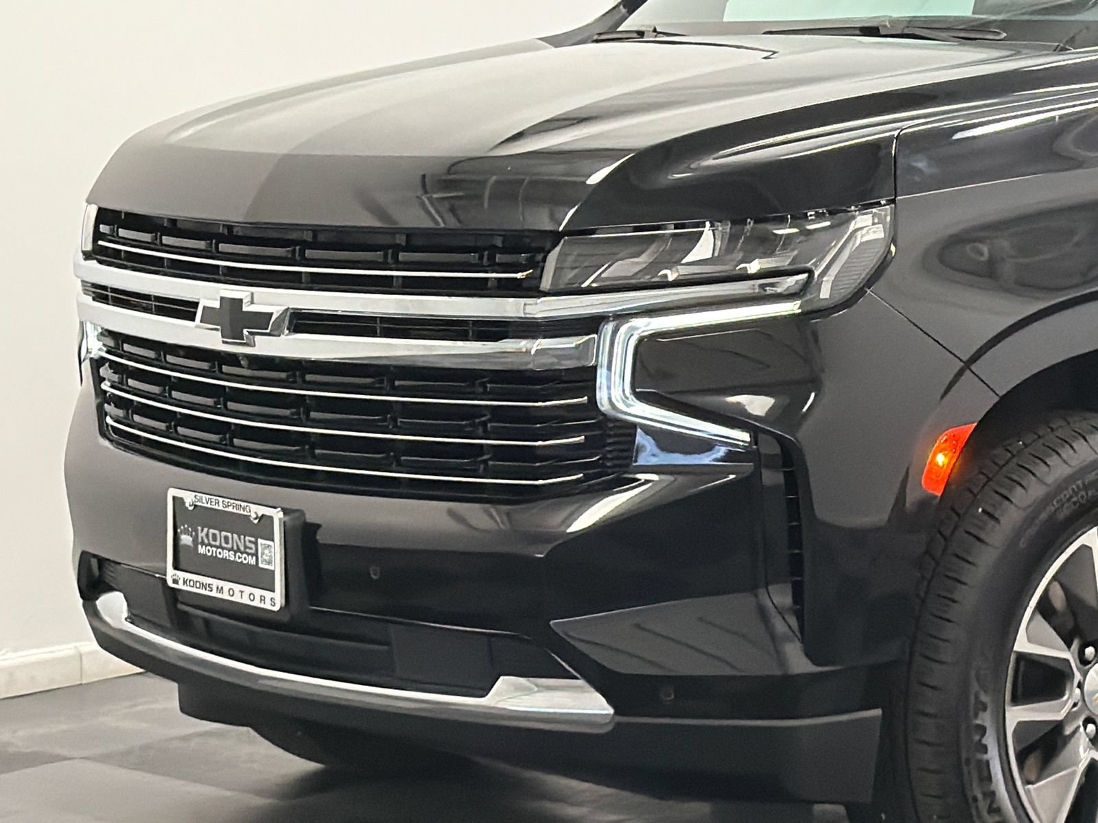Used 2024 Chevrolet Tahoe LT w/ Luxury Package AWD/4WD image 2