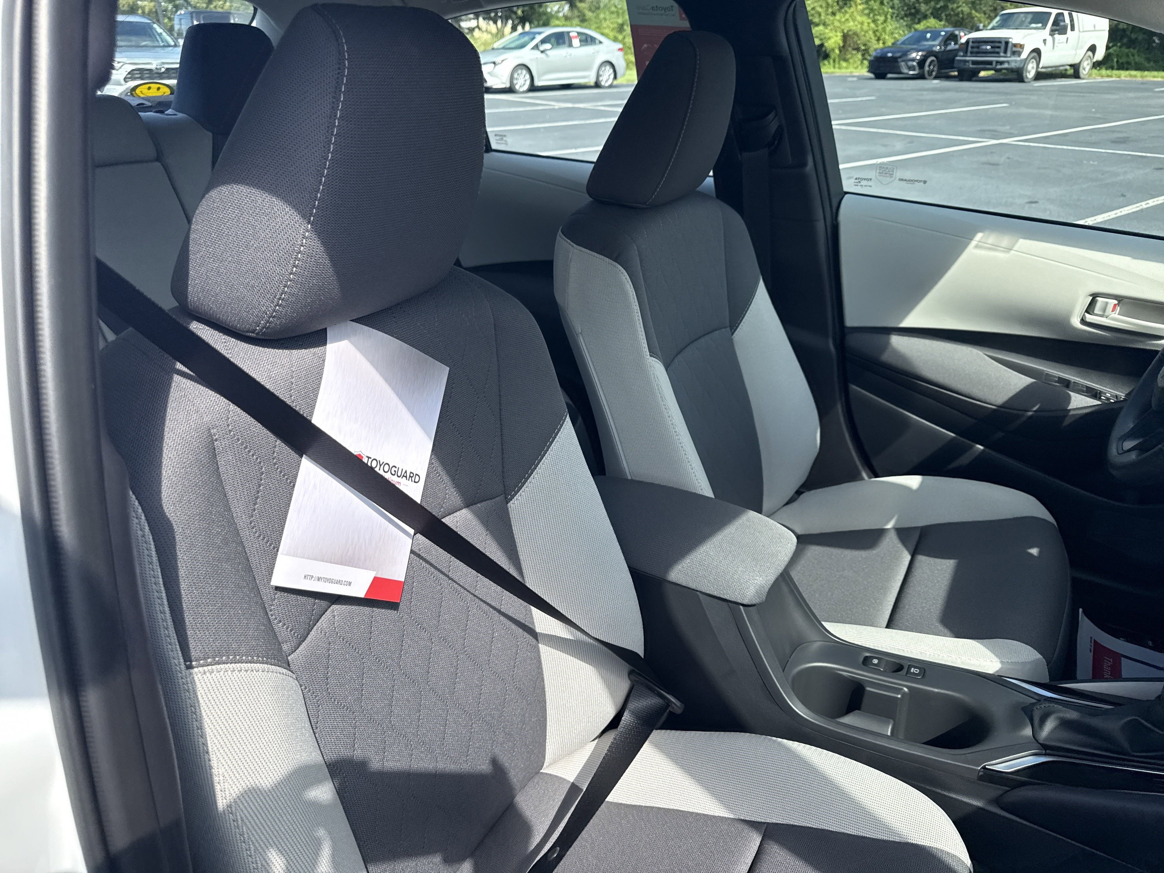 Used 2025 Toyota Corolla LE FWD image 34