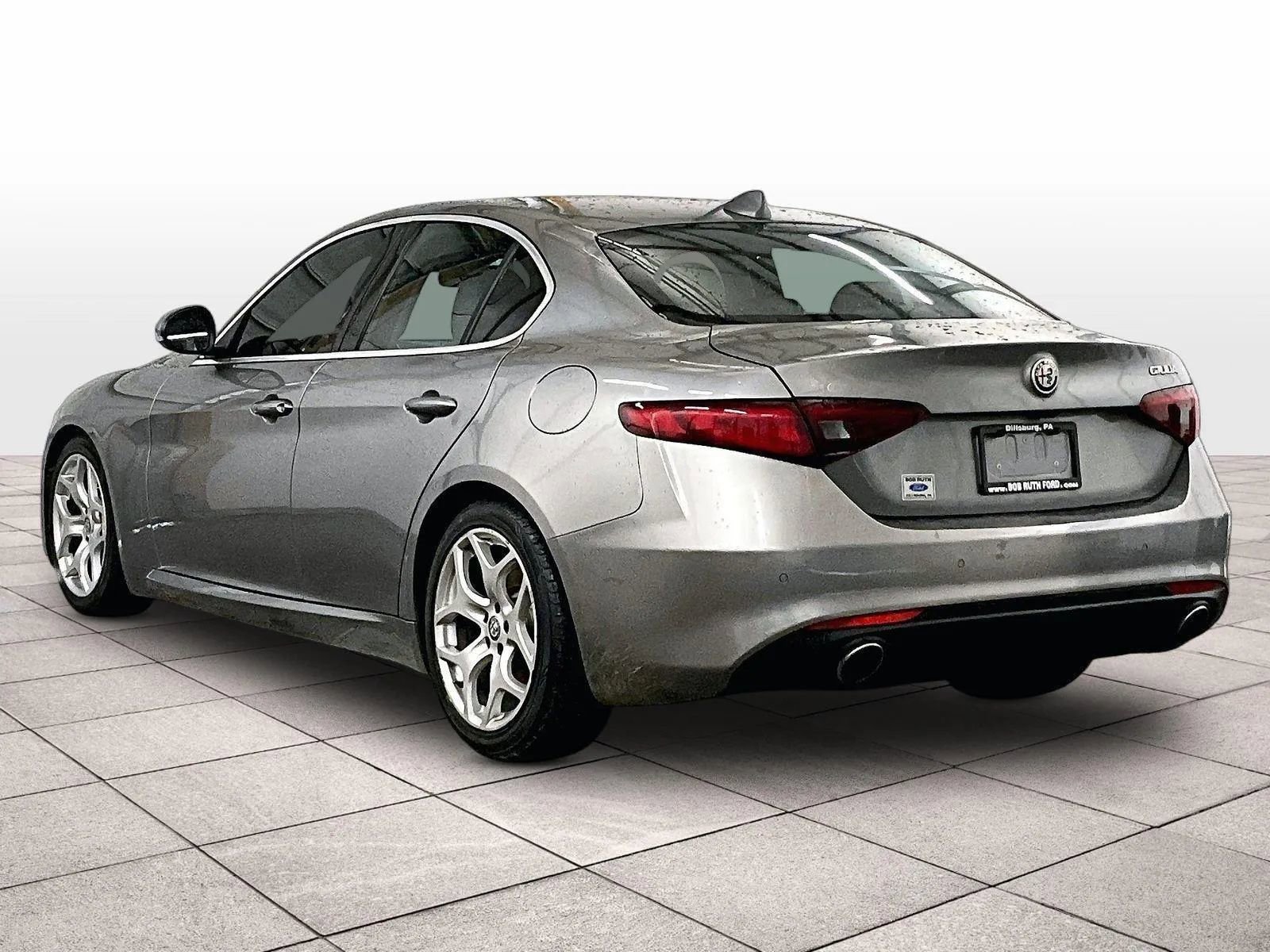 Used 2018 Alfa Romeo Giulia Ti RWD image 12