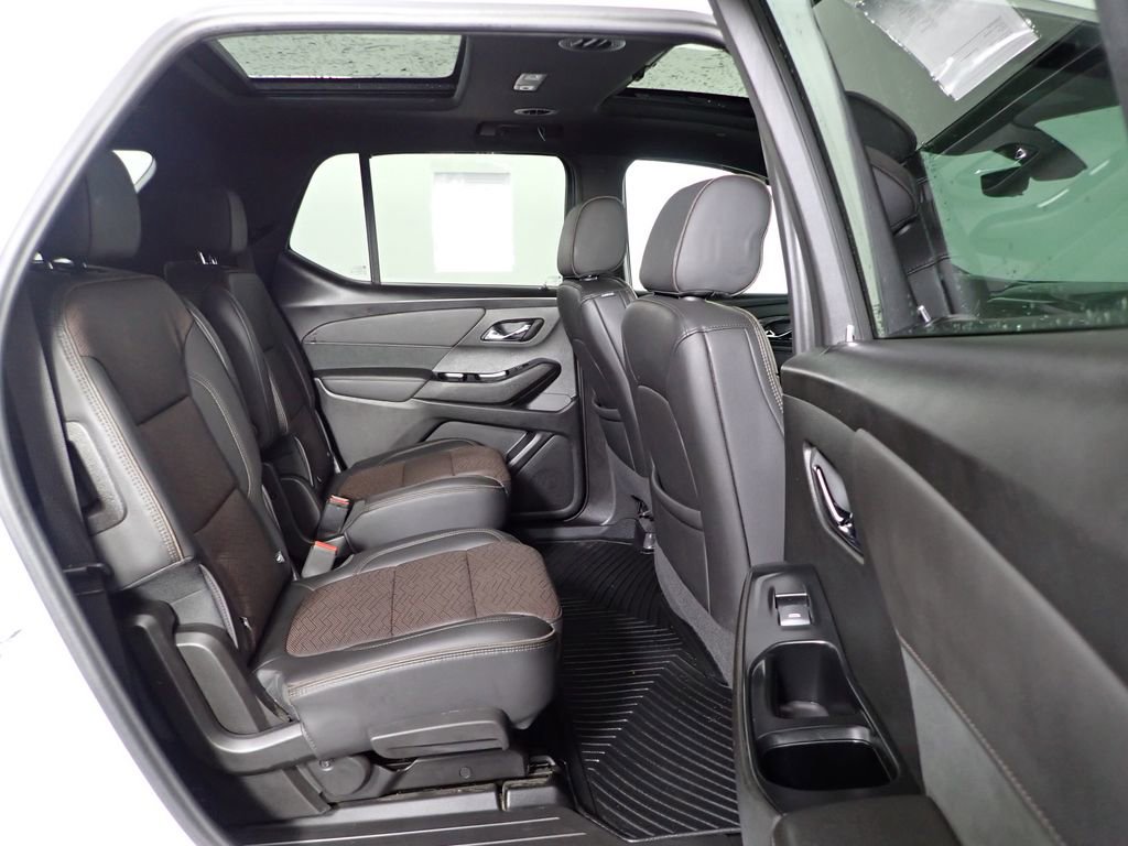 Used 2023 Chevrolet Traverse High Country image 36