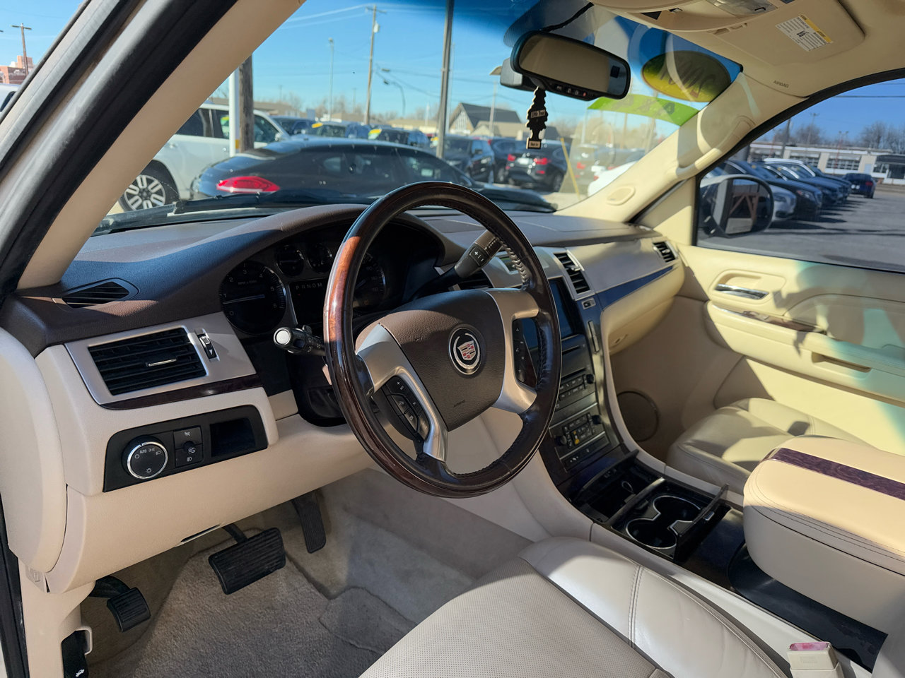 Used 2007 Cadillac Escalade AWD w/ Information Package image 10