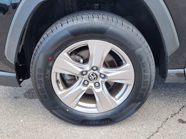 Used 2023 Toyota RAV4 XLE AWD/4WD image 14